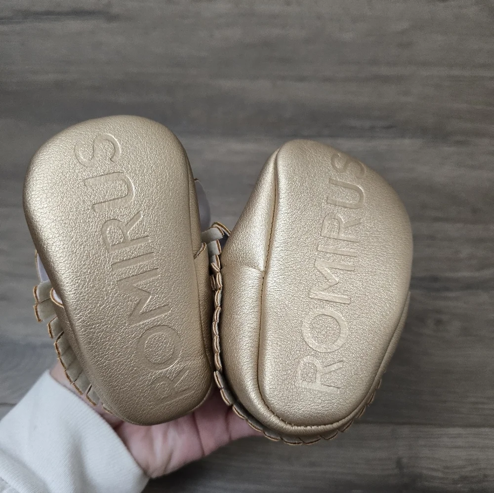 Romirus Infant Shoes Metallic Gold  Infant Size 1 Comfy Easy Stretch On Bows